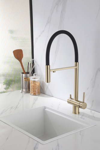 Смеситель для кухни ABBER Wasser Kreis AF81141G с подключением фильтра и выдвижной лейкой, золото матовое